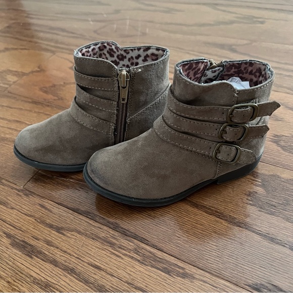 Girls size 3T Sweater Dress, Vest and Boot Style Bundle - Picture 11 of 13